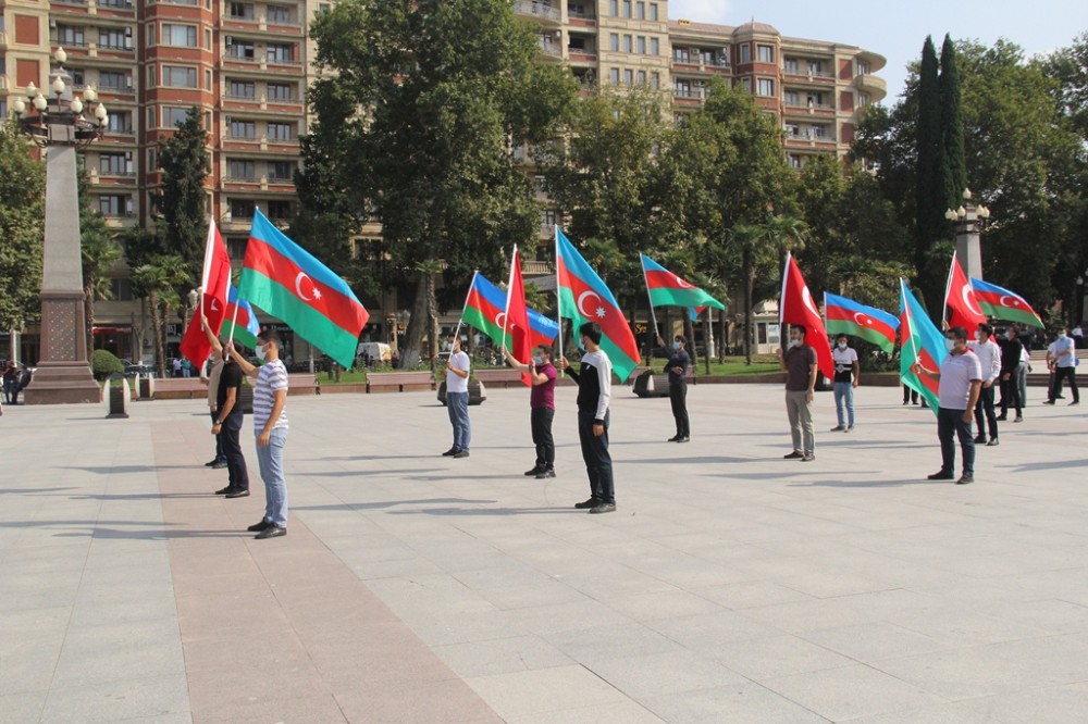 Azərbaycan və Türkiyə hərbi təyyarələri Gəncə ÜZƏRİNDƏ - FOTO